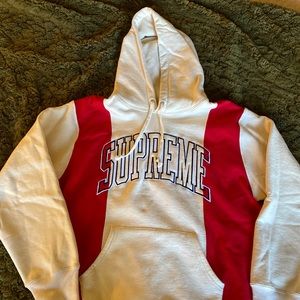 Supreme Hoodie NEW w/out tags. Bag and 2 stickers included.
